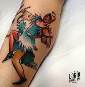 tatuaje-brazo-bufon-logia-barcelona-julio-herrero     